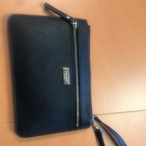 KS Wristlet with 6 slots for credit cards/ ID - Picture 1 of 4